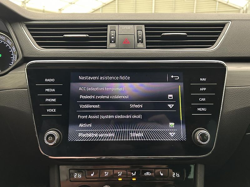 Škoda Superb 2.0 TDI Style Plus - fotka 14 z 27