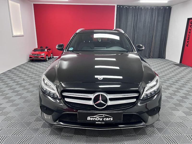 Mercedes-Benz Třídy C 220d 4-Matic Burmester Servis - fotka 2 z 45