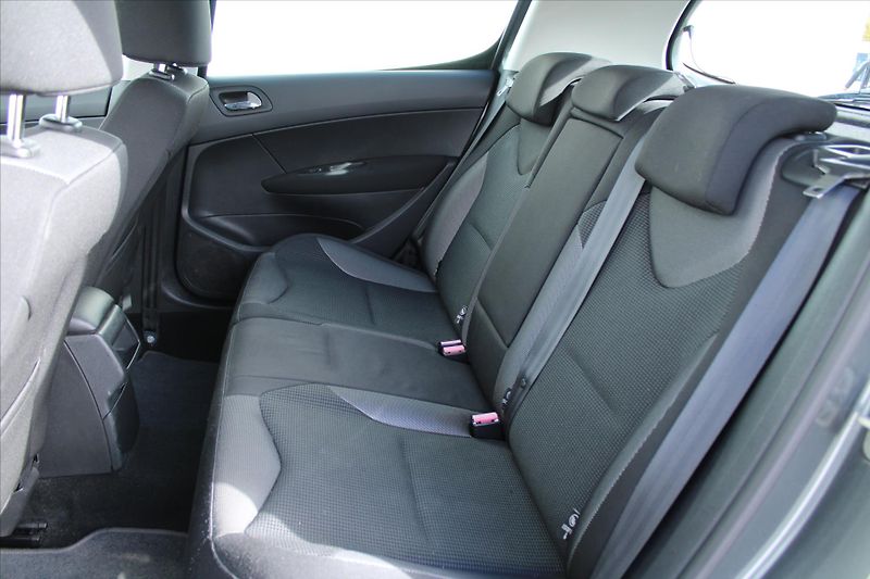 Peugeot 308 1.6VTi 88kW AUTOMAT 94000KM ČR - fotka 10 z 19
