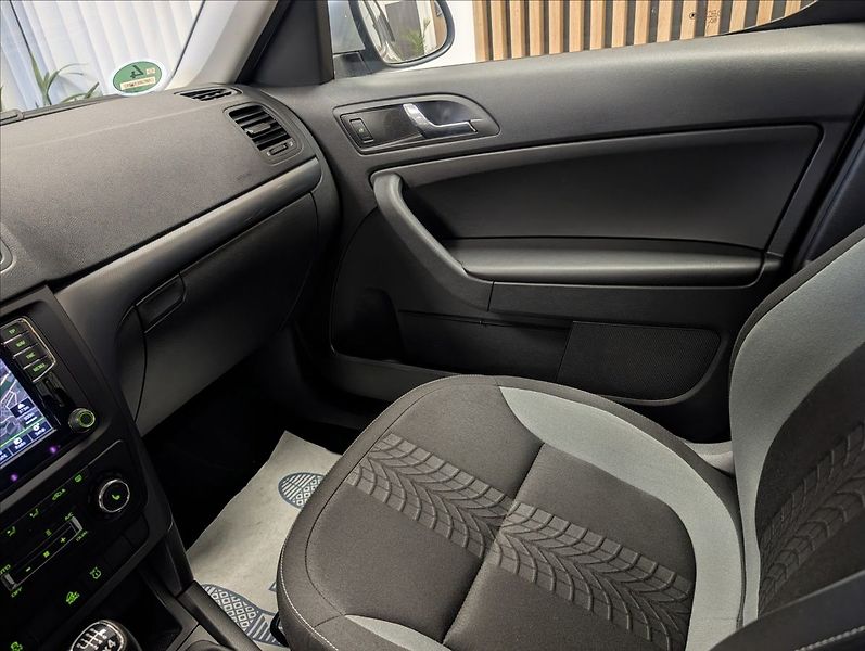 Škoda Yeti 2.0 TDI 4X4 ELEGANCE - fotka 22 z 29