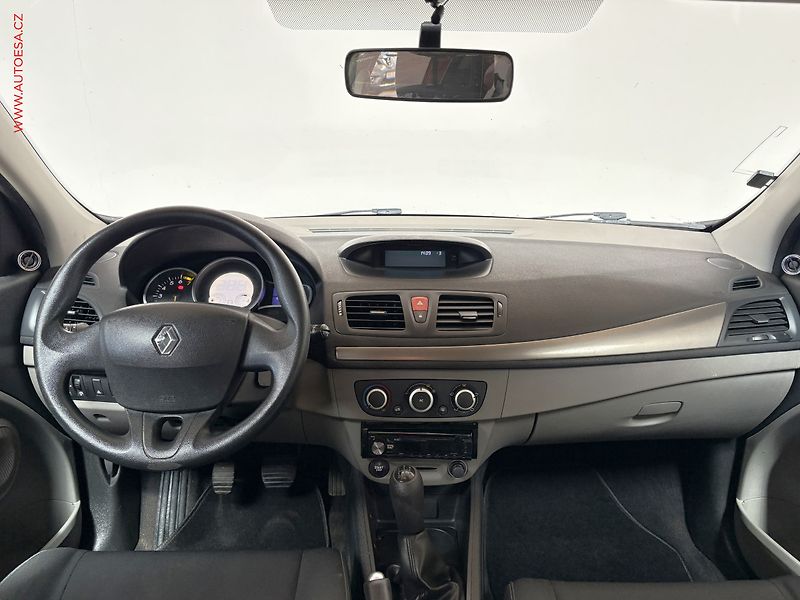 Renault Mégane (2011) 1.6 16V, Authentique, AC - fotka 8 z 13