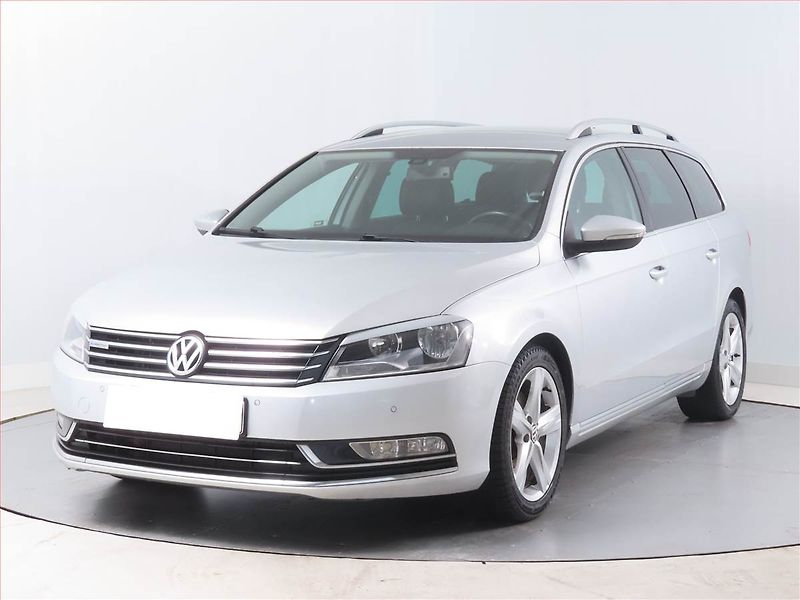 Volkswagen Passat (2011) 2.0 TDI, Navi, Tempomat - fotka 2 z 14