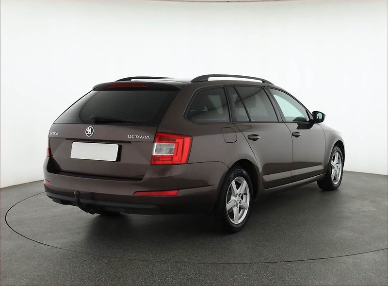 Škoda Octavia (2013) Elegance 1.6 TDI, Serv.kniha - fotka 5 z 14
