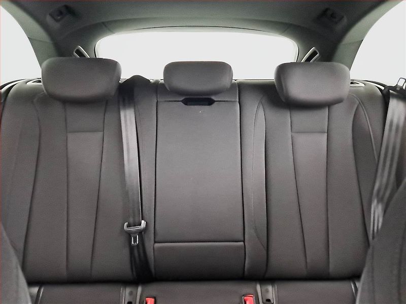Audi A4 (2019) 40 TDI, 4X4, Automat, Navi - fotka 10 z 18