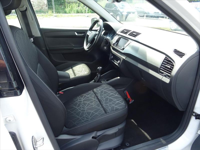 Škoda Fabia 1,0 TSi 70 kW  Clever - fotka 12 z 32