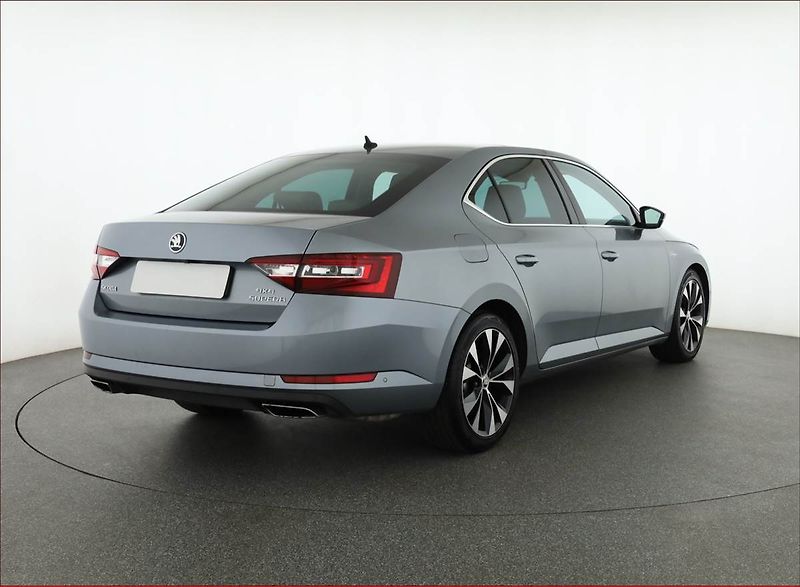 Škoda Superb (2015) Laurin&Klement 2.0 TSI, 4X4 - fotka 5 z 21