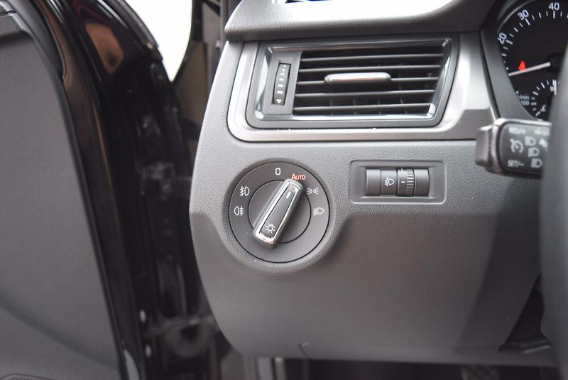 Škoda Rapid (2016) 1.2TSI 81kw ED. JOY XEN TAŽNÉ - fotka 33 z 45