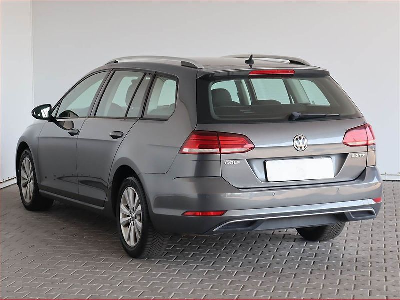 Volkswagen Golf (2017) Comfortline 2.0 TDI, Automat - fotka 4 z 23