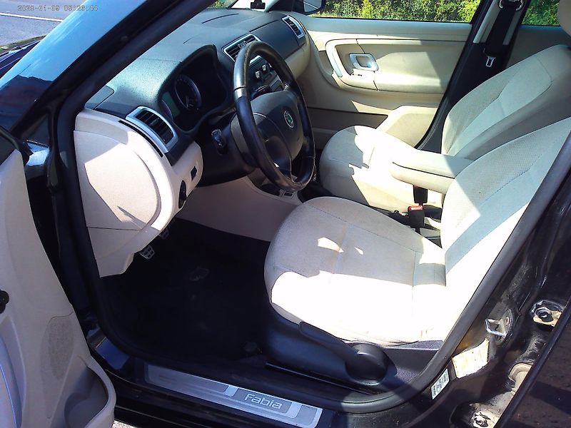 Škoda Fabia (2008) 1.9 TDi, 77 kW, kabriolet - fotka 9 z 34