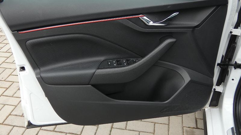 Škoda Scala TSI 85kW Monte Carlo DSG - fotka 8 z 24