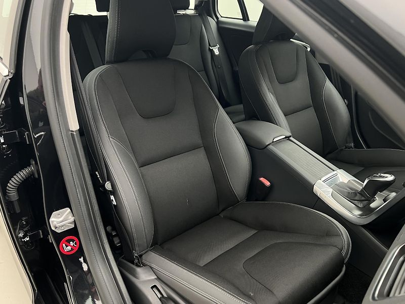 Volvo V60 D3 MOMENTUM AUT  - fotka 17 z 36