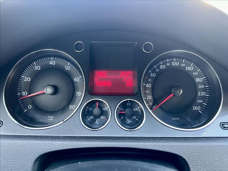Volkswagen Passat 2,0 FSI  COMFORTLINE - fotka 22 z 28