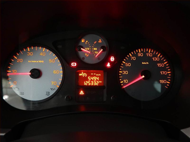 Citroën Berlingo (2018) Feel 1.6 BlueHDi, 5Míst, ČR - fotka 11 z 13