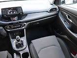 Hyundai i30 (2017) 1.0 T-GDI, Tempomat - náhled 8
