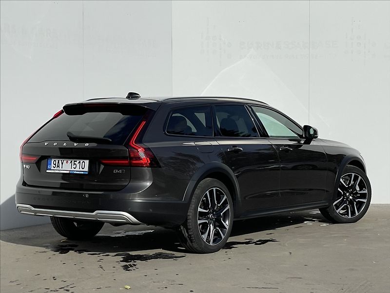 Volvo V90 2,0 B4 AWD Cross Country Plus - fotka 3 z 21