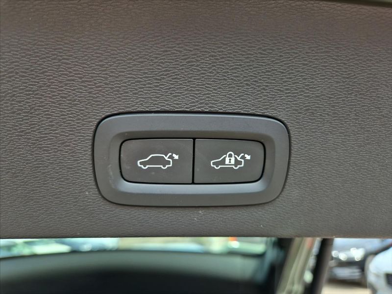 Volvo C40 0,0 Recharge Plus - fotka 12 z 18