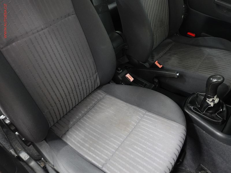 Škoda Octavia (2002) 1.6i, ČR, Elegance - fotka 11 z 19