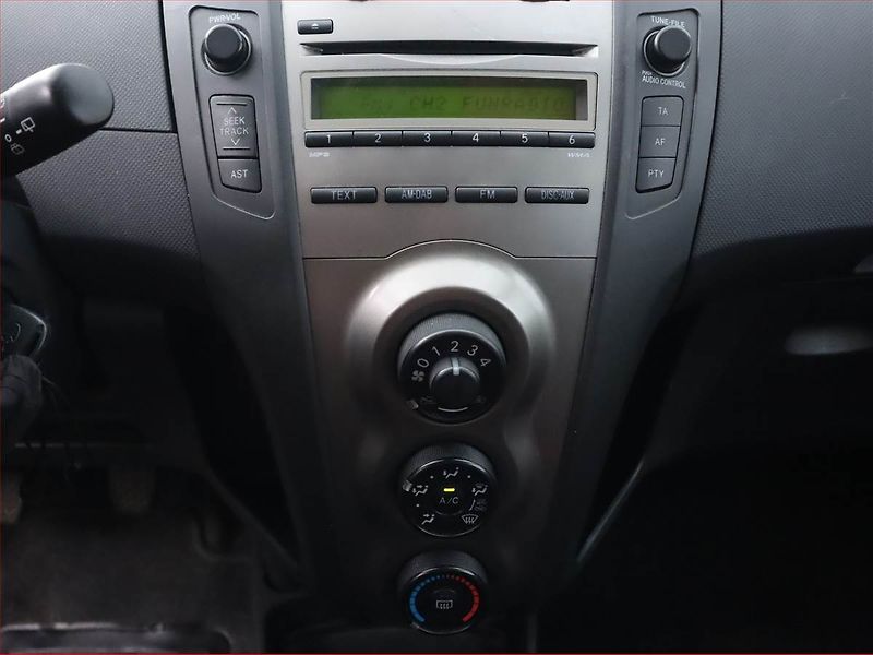 Toyota Yaris (2009) 1.33 Dual VVT-i, Serv.kniha - fotka 12 z 15