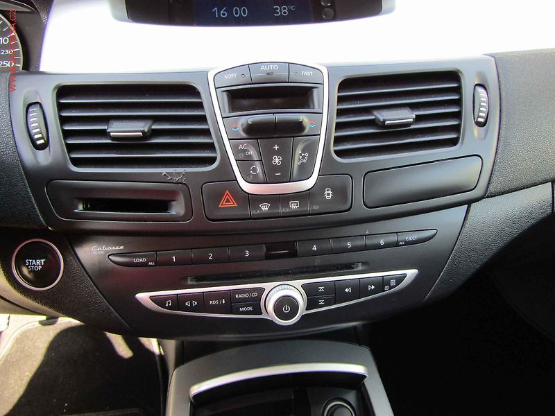 Renault Laguna (2008) 2.0 dCi, BIxen, AC, park - fotka 13 z 18