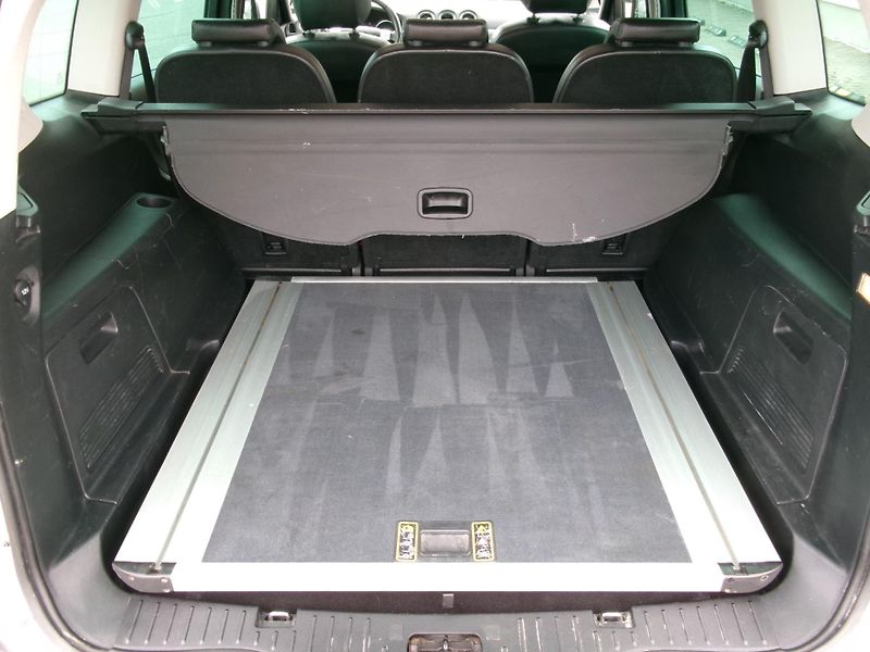 Ford S-MAX 2,0TDCi PANORAMA AC TEMP - fotka 13 z 23