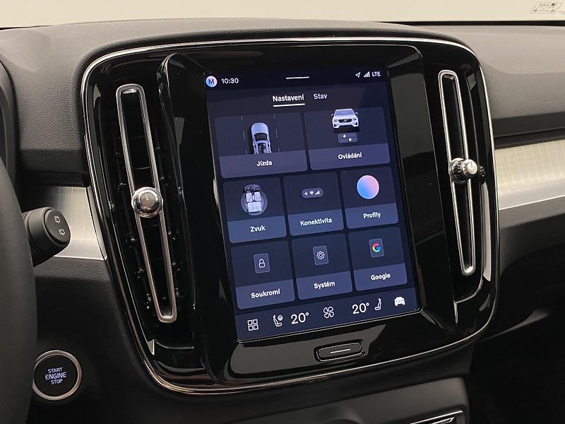 Volvo XC40 (2026) B3 AUT DARK PLUS - fotka 43 z 58