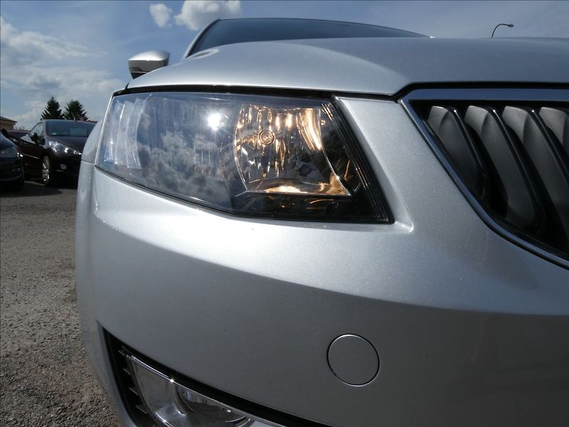 Škoda Octavia 1,6 TDI 81kW Style auto klima - fotka 5 z 35
