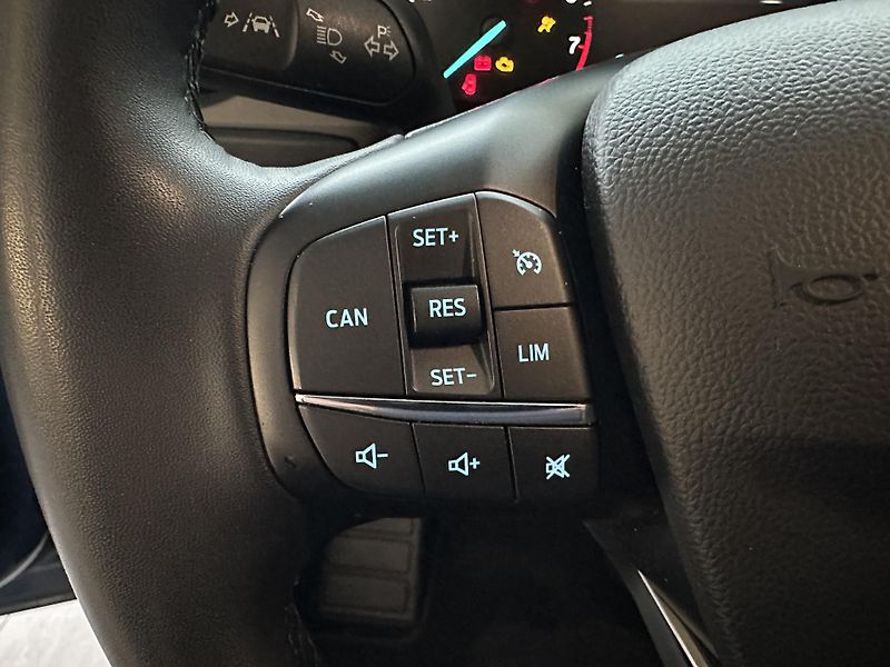 Ford Focus Active 1.0 EcoBoost 125k kombi - fotka 21 z 26