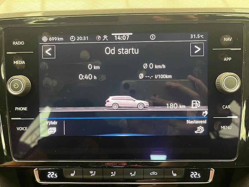 Volkswagen Passat 2.0 TDi LED SVĚTLA, rezervace - fotka 61 z 96