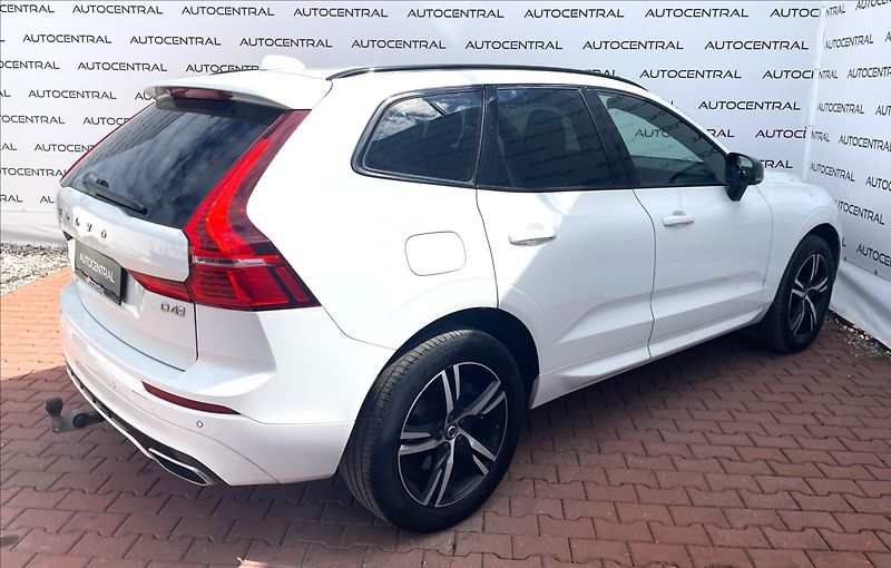 Volvo XC60 2,0 D,140kW,D4,4x4,AUT. R-DESI - fotka 4 z 25
