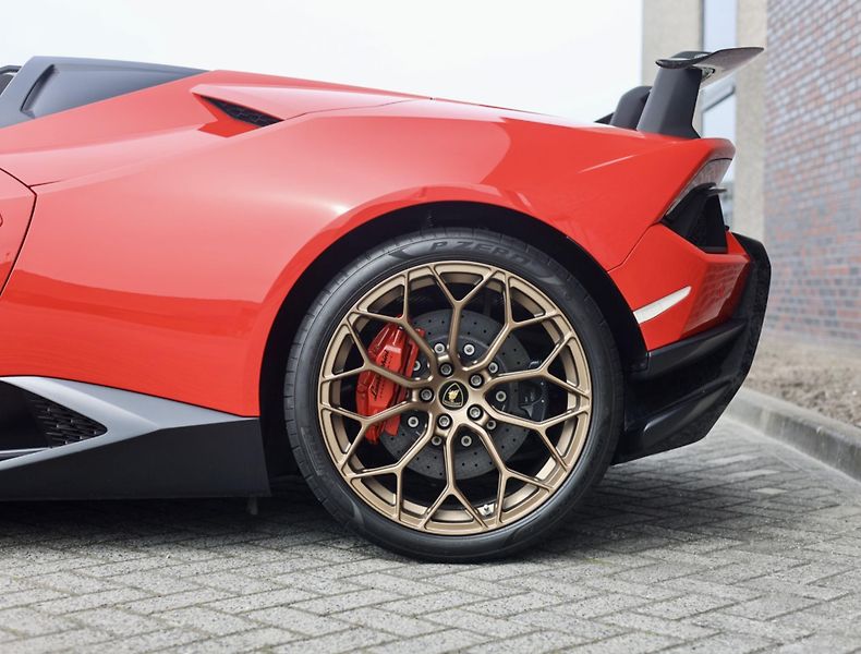 Lamborghini Huracán (2018) Spyder Performante Misano Red  - fotka 27 z 61