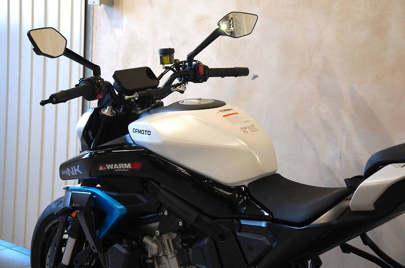 CFMOTO (2025) 675 NK - stroj od nás,1.maj,90 - fotka 19 z 20