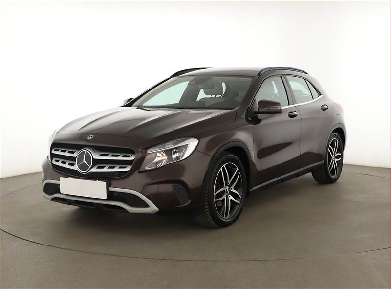 Mercedes-Benz GLA (2017) 200 d 4MATIC, 4X4 - fotka 2 z 21