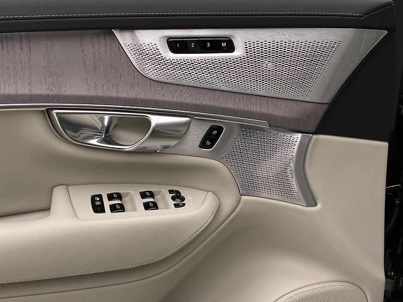 Volvo XC90 (2026) T8 AWD RECHARGE DARK ULTRA - fotka 31 z 74