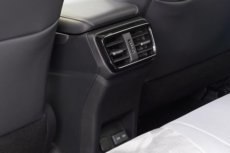 Lexus NX 350h 1.MAJ,DPH,Kamera,El.kufr - fotka 19 z 28