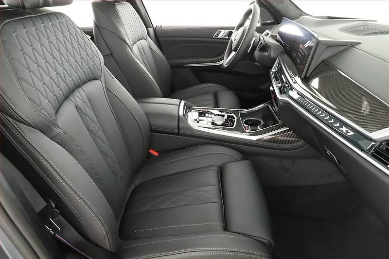 BMW X7 (2025) xDrive40d - fotka 7 z 31