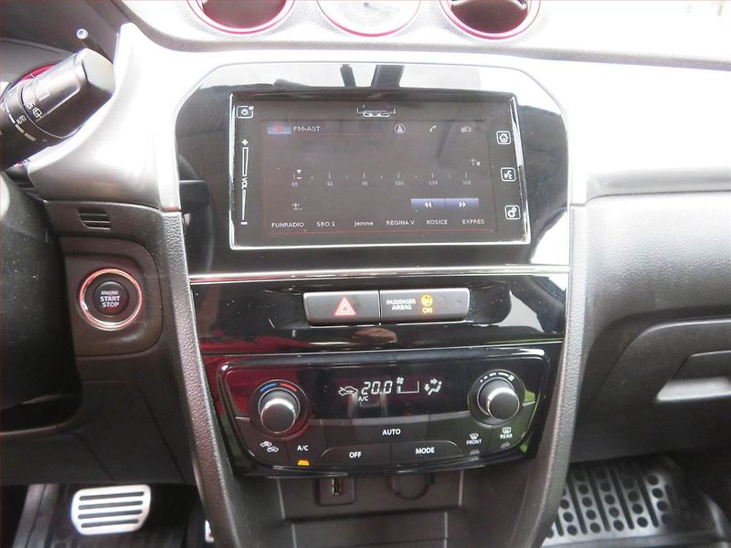 Suzuki Vitara (2016) 1.4 BoosterJet, 4X4, Automat - fotka 12 z 19