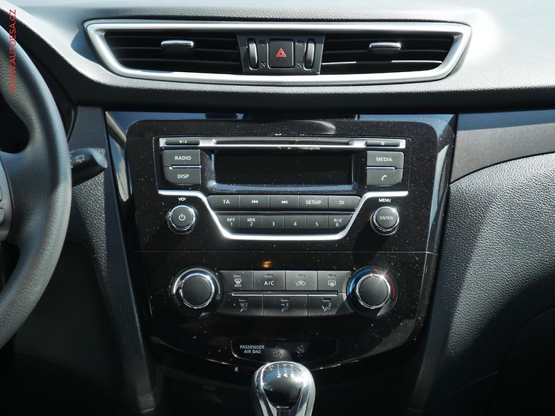 Nissan X-Trail (2014) 1.6dCi, AC, TZ, park.čidla - fotka 11 z 20