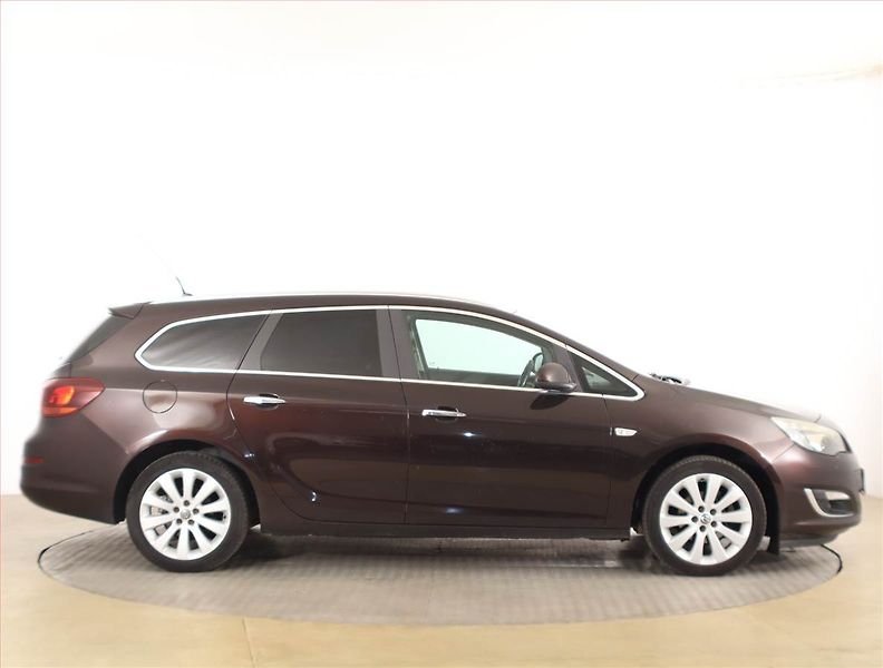 Opel Astra (2013) 1.4 T, Tempomat - fotka 6 z 15