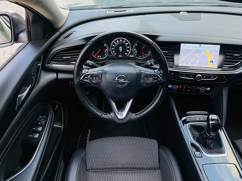 Opel Insignia 2.0CDTi KAMERA SERVISKA TAŽNÉ - fotka 26 z 55