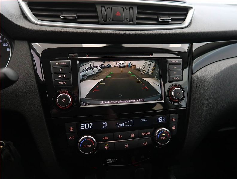 Nissan Qashqai (2019) 1.3 DIG-T, ČR,1.maj - fotka 15 z 21