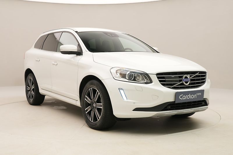 Volvo XC60 D4 AWD MOMENTUM REZERVACE - fotka 14 z 43