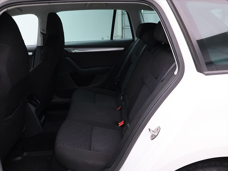 Škoda Octavia 1,6 TDI 81kW Style Sport SH CZ - fotka 13 z 25
