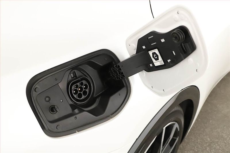 Toyota Prius (2024) 2.0 Plug-in Hybrid - fotka 20 z 21