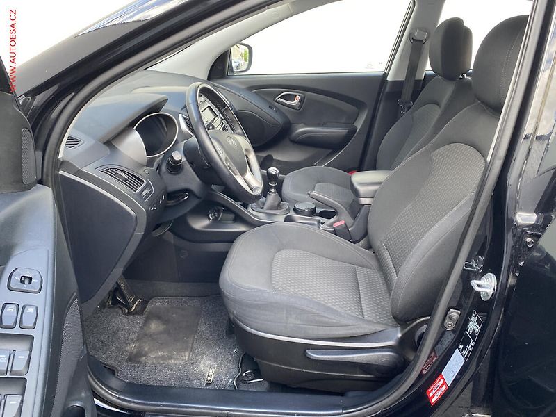 Hyundai ix35 (2013) 1.6 GDi, AC, TZ - fotka 9 z 16