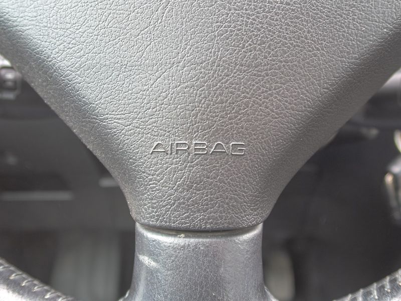 Peugeot 307 (2006) 1.6i 16V 80KW – VÝHŘEV SED - fotka 26 z 38
