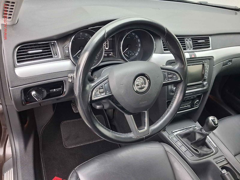 Škoda Superb (2015) 2.0 TDi, Elegance, +kola - fotka 15 z 20