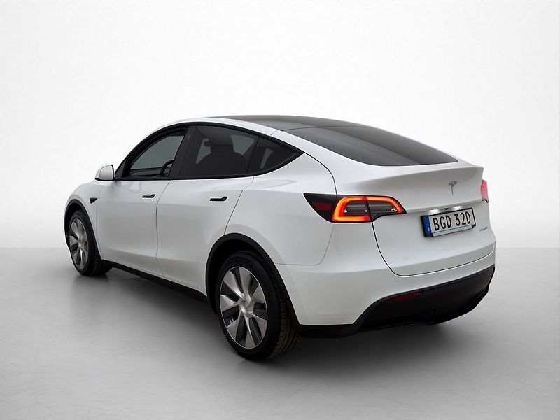 Tesla Model Y Long Range AWD - fotka 7 z 29