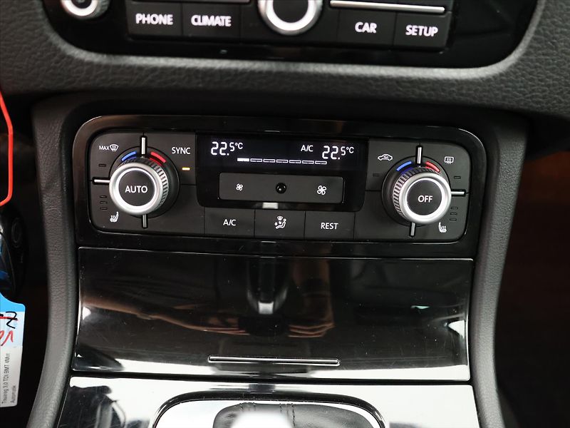 Volkswagen Touareg 3,0 TDI DSG 4M Exclusive 1.Maj - fotka 20 z 31