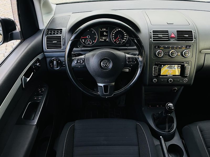Volkswagen Touran 2.0TD MANUÁL 7MÍST SERVISKA - fotka 25 z 43