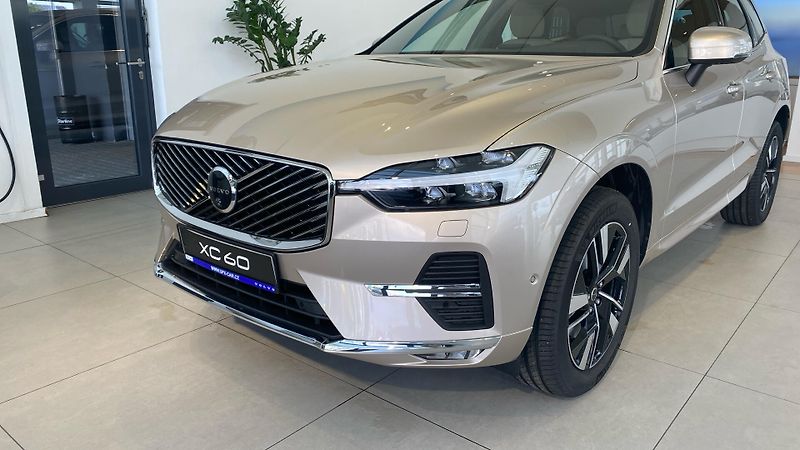 Volvo XC60 (2026) PLUS BRIGHT, B5 AWD, 184+10 kW - fotka 4 z 14